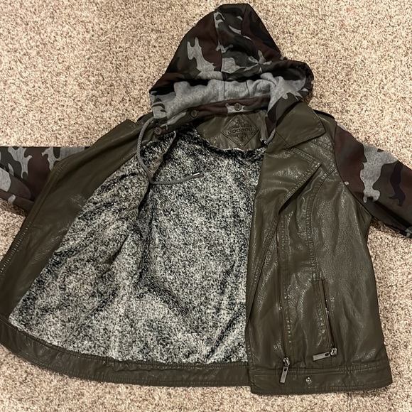 Camo, green leather jacket - Picture 3 of 5